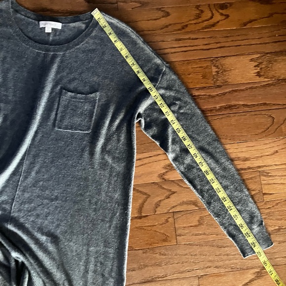 Ellen Tracy grey round neck long sleeve nylon/rayon blend sweater/pullover - Picture 4 of 15